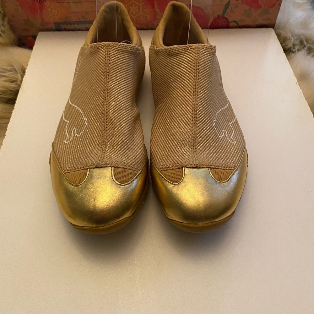 NWT METALLIC GOLD PUMA SNEAKERS SIZE 9